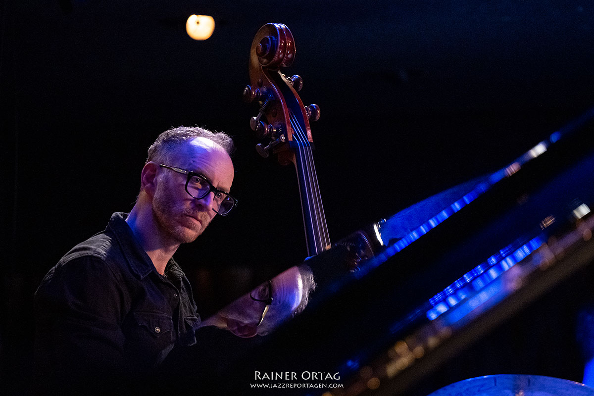 Paul Kleber am Bass beim Benjamin Lackner Quintet im Jazzclub Bix Stuttgart 2026