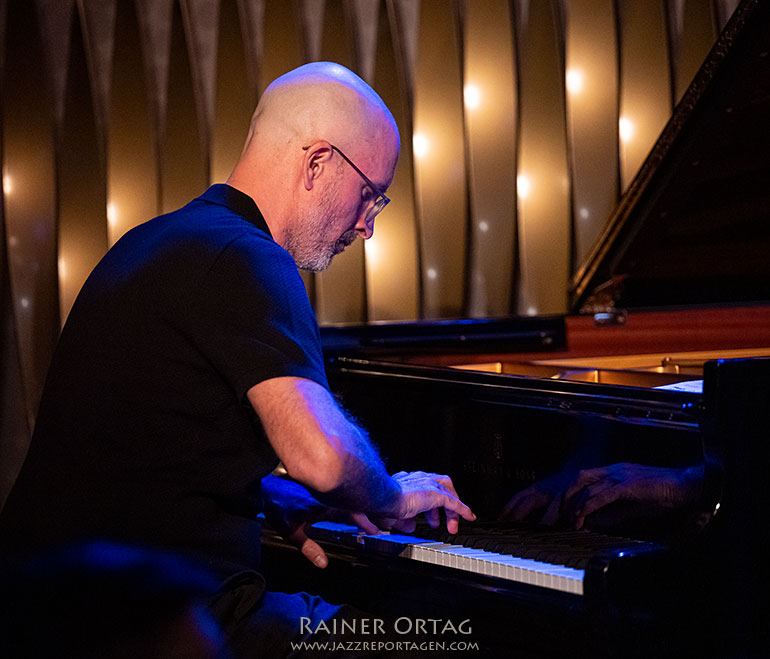 Benjamin Lackner spielt Klavier mit seinem Quartet im Jazzclub Bix Stuttgart 2026