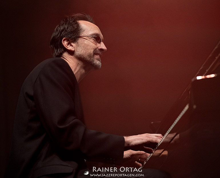 Jeremy Ledbetter auf der Bühne der jazzmesse jazzahead! Bremen 2026