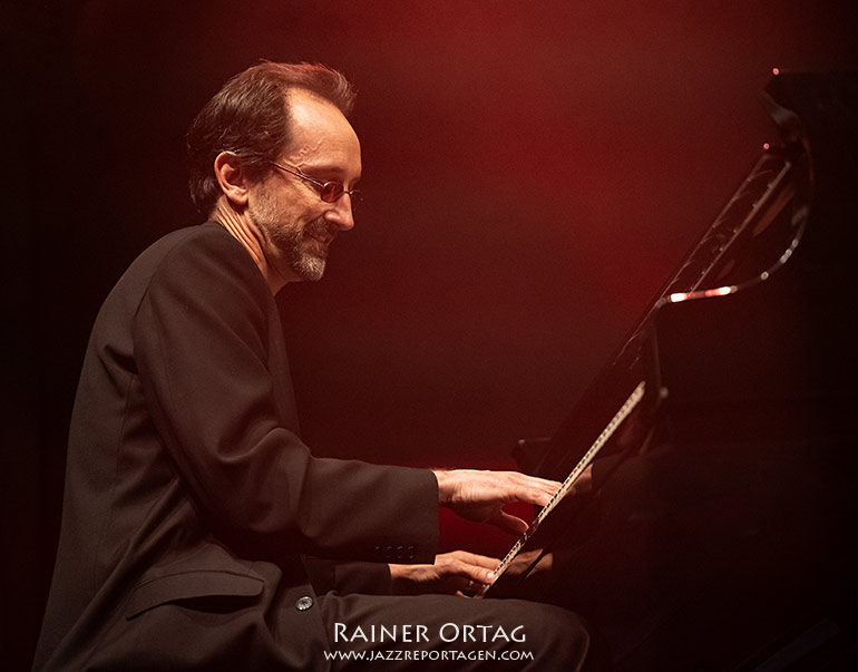 Jeremy Ledbetter mit seinem Trio bei der jazzmesse jazzahead! Bremen 2026