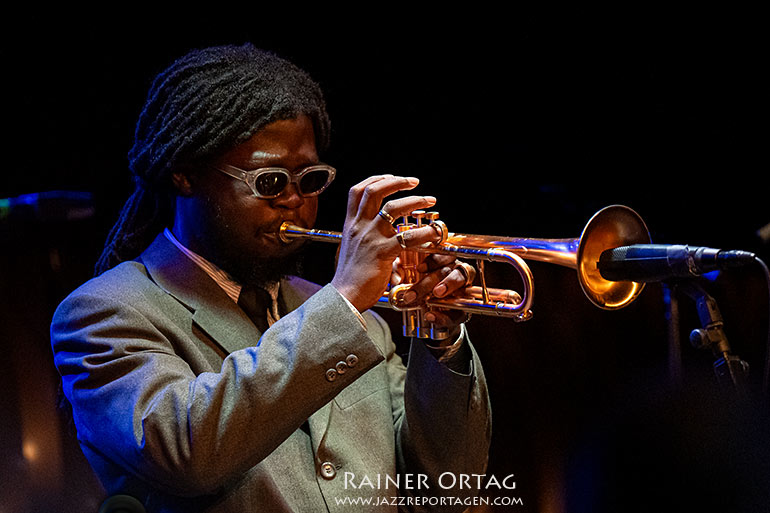 Peter Somuah mit Trompete im Jazzclub Bix Stuttgart 2026