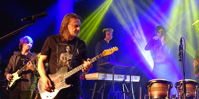 Sänger Ray Wilson mit Band in der Lehenbachhalle in Winterbach 2026