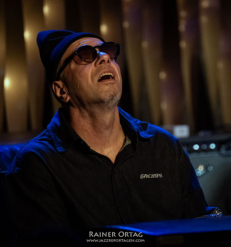 Toni Farris mit der Band movin’ & groovin’ im Jazzclub Bix Stuttgart 2025