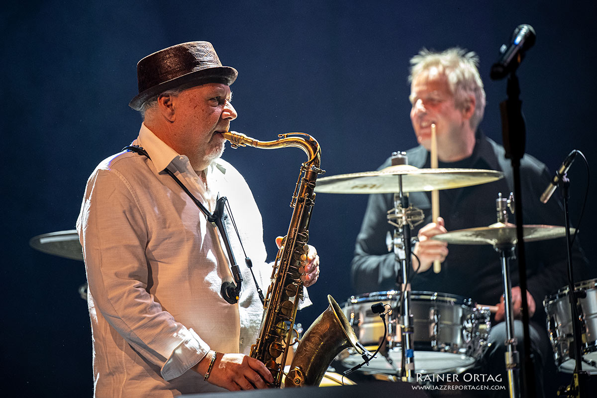 Wolfgang Haffner Groove All Stars: Wolfgang Haffner Groove All Stars mit Tony Lakatos bei den Theaterhaus Jazztagen 2026