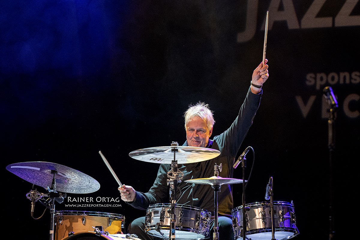 Wolfgang Haffner Groove All Stars: Wolfgang Haffner dirigiert die Groove All Stars im Theaterhaus Stuttgart 2026