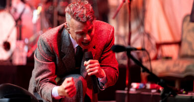 Asaf Avidan auf der Bühne im Alten Schloss bei den jazz open stuttgart 2026