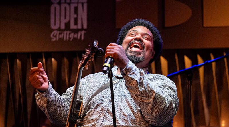 D.K. Harrell lacht im Jazzclub Bix bei den jazz open stuttgart 2026