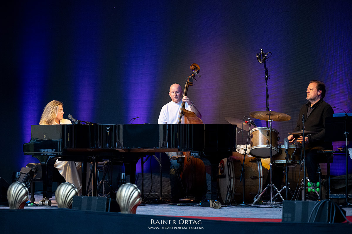 Diana Krall mit Band bei den jazz open stuttgart 2026