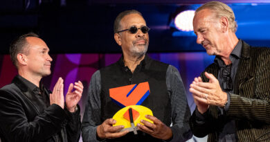 Preisverleihung der German Jazz Trophy an Stanley Clarke bei den jazz open stuttgart 2026