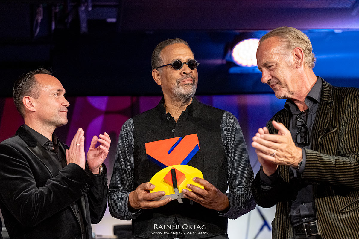 Preisverleihung der German Jazz Trophy an Stanley Clarke bei den jazz open stuttgart 2026