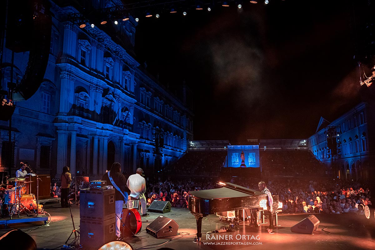 Gregory Porter bei den jazz open Modena 2026 Gregory Porter mit Band auf der Piazza Roma bei den jazz open Modena