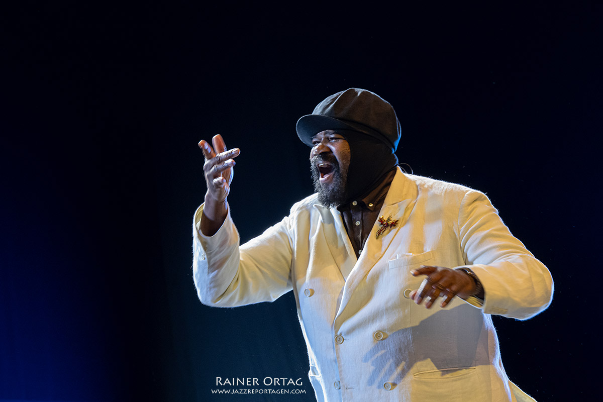 Gregory Porter bei den jazz open Modena 2026 Gregory Porter emotionell bei den jazz open Modena auf der Piazza Roma 2026