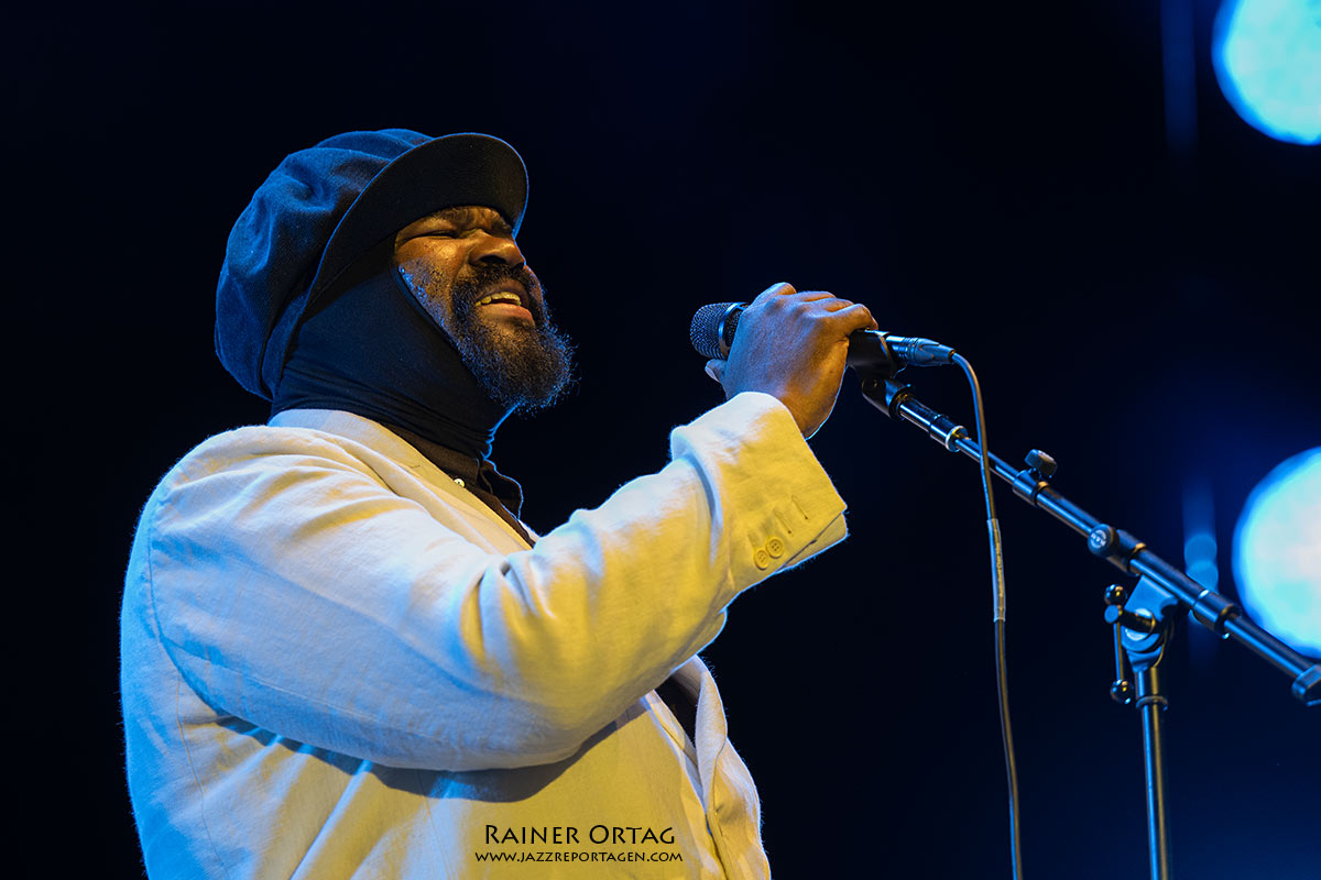 Gregory Porter bei den jazz open Modena 2026 Gregory Porter singt bei den jazz open Modena auf der Piazza Roma 2026