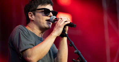 Jamie Cullum am Mikrofon bei den jazz open stuttgart 2026
