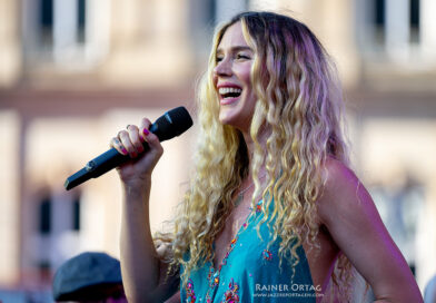 Joss Stone strahlt bei den jazz open stuttgart 2026