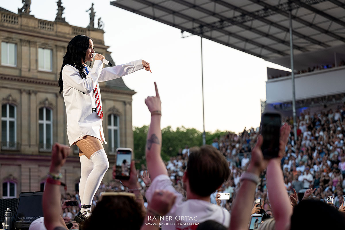 Katy Perry bei den jazz open stuttgart 2026 Katy Perry am Laufsteg den jazz open stuttgart 2026