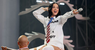 Katy Perry am Surfbrett bei den jazz open stuttgart 2026