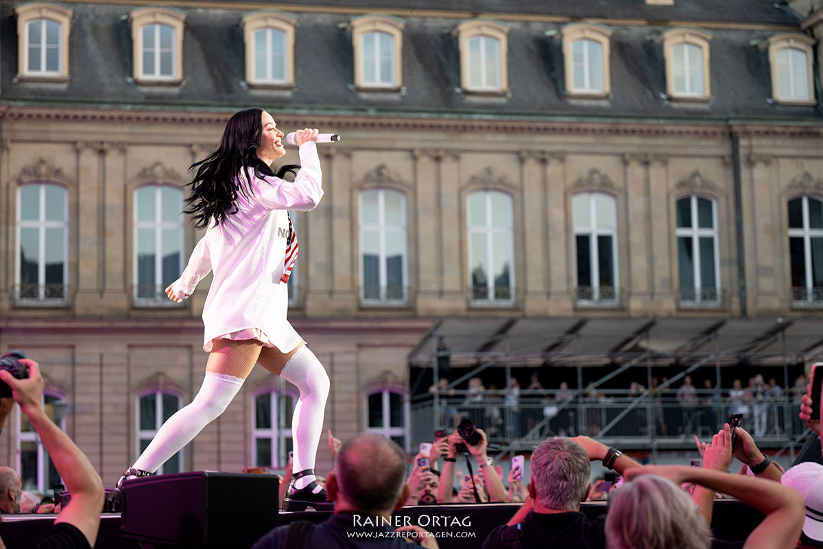 Katy Perry bei den jazz open stuttgart 2026 Katy Perry sehr dynamisch bei den jazz open stuttgart 2026