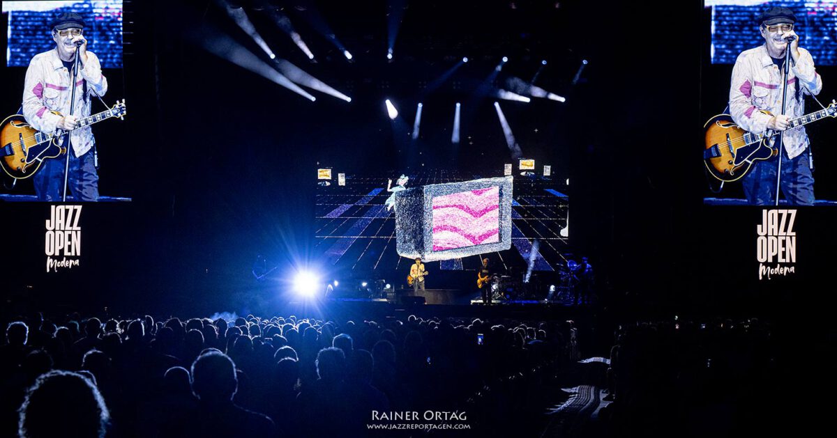 Luca Carboni B&uuml;hne bei den jazz open Modena auf der Piazza Roma 2026