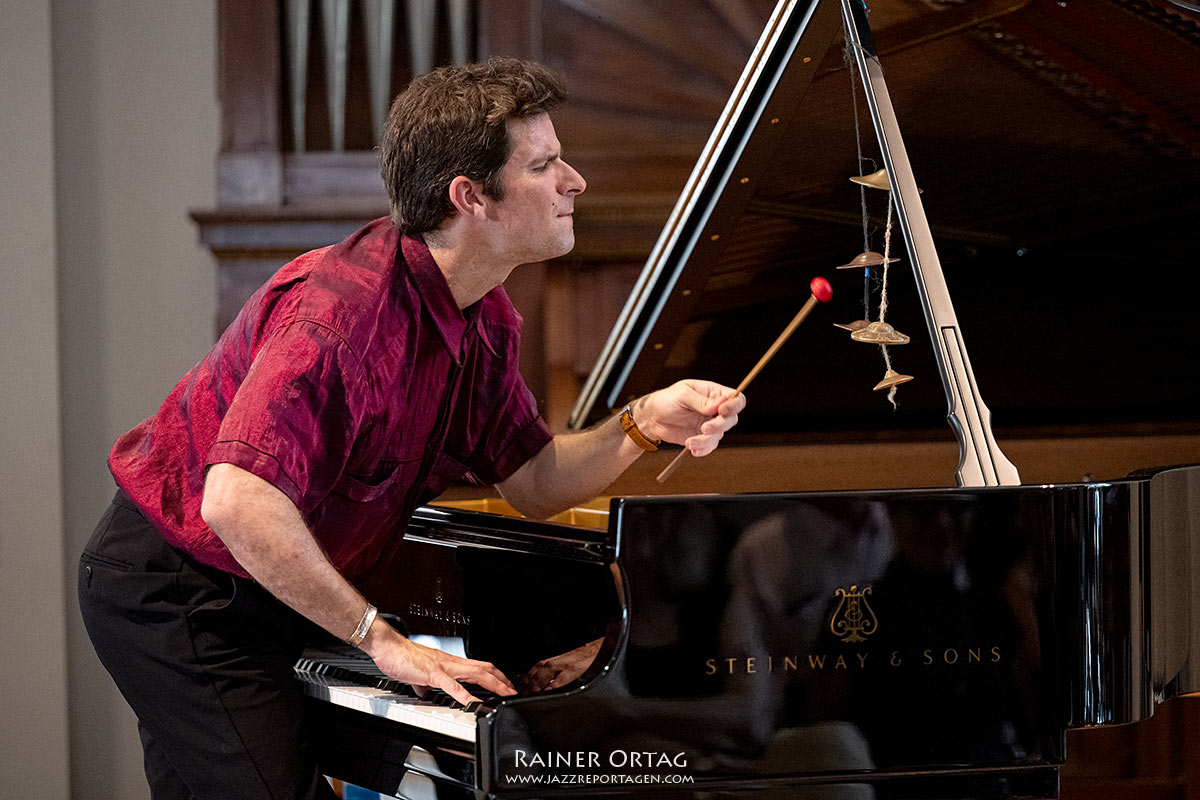 Wolfgang-Dauner-Award an Marco Mezquida bei den jazz open stuttgart 2026 Marco Mezquida an Piano und Cymbal bei den jazz open stuttgart 2026