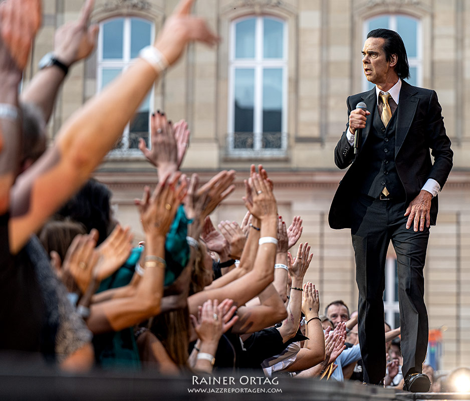 Nick Cave & The Bad Seeds – jazz open stuttgart 2026 Nick Cave auf der Bühne bei den jazz open stuttgart 2026