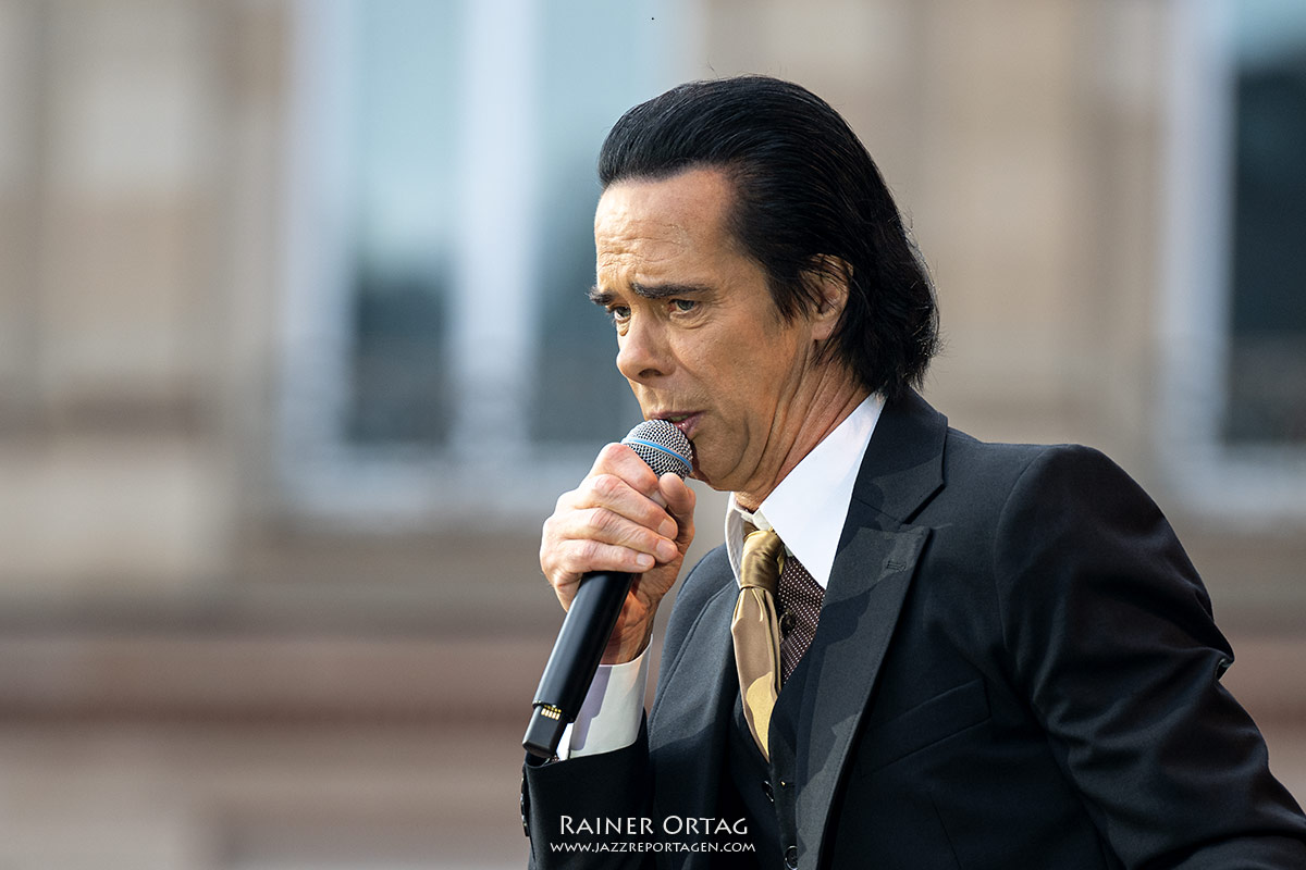 Nick Cave & The Bad Seeds – jazz open stuttgart 2026 Nick Cave singt am Schlossplatz bei den jazz open stuttgart 2026