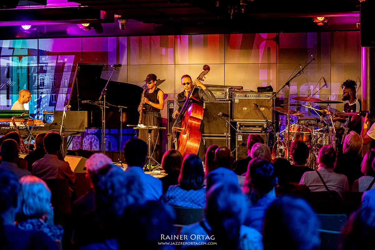 Stanley Clarke mit Band beim Preisträgerkonzert bei den jazz open stuttgart 2026 Stanley Clarke mit Band beim Preisträgerkonzert bei den jazz open stuttgart 2026