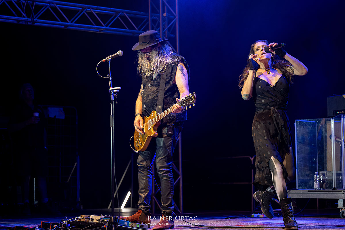 Beth Hart beim Winterbach Zeltspektakel 2026 Beth Hart und Jon Nichols beim Winterbach Zeltspektakel 2026