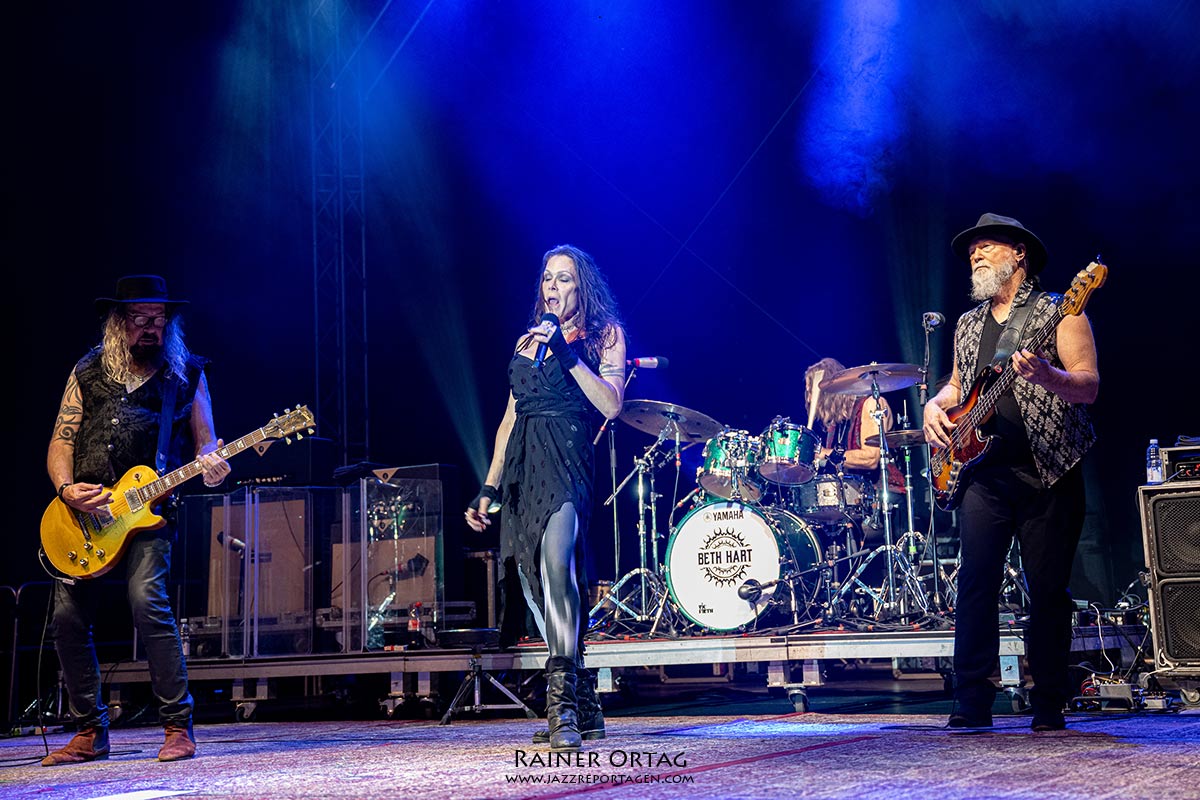 Beth Hart mit Band beim Winterbach Zeltspektakel 2026 Beth Hart mit Band beim Winterbach Zeltspektakel 2026