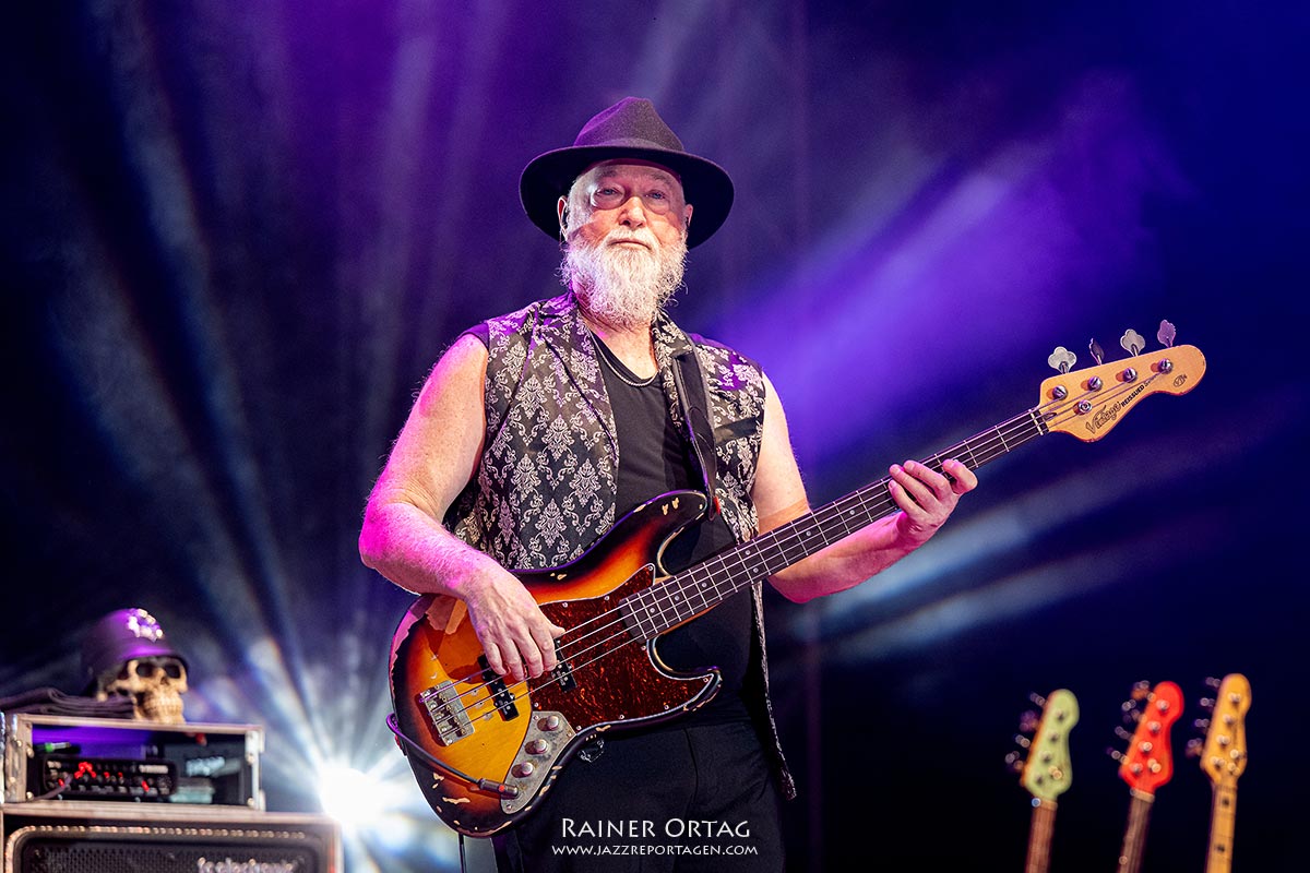 Beth Hart beim Winterbach Zeltspektakel 2026 Beth Hart Bassist Tom Lilly beim Winterbach Zeltspektakel 2026