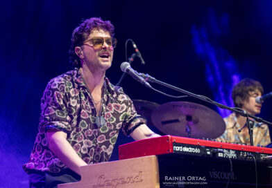 The Cinelli Brothers Keyboarder beim Winterbach Zeltspektakel 2026