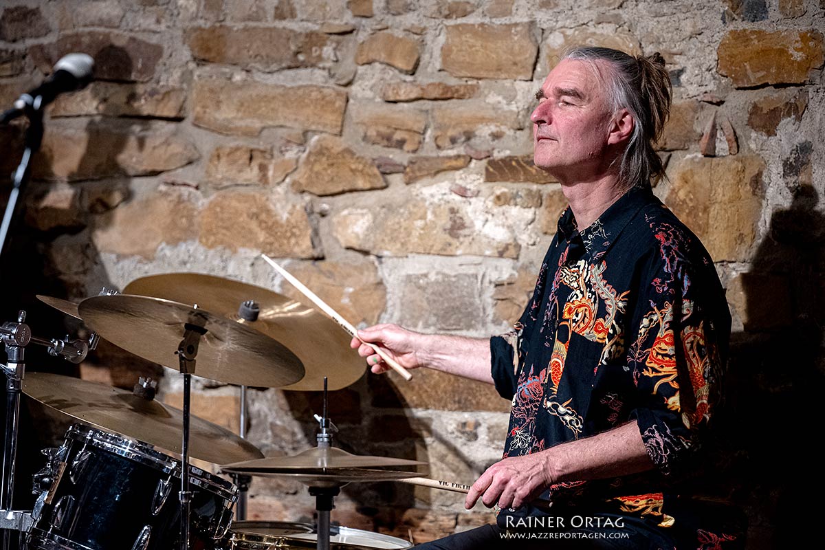 Jazz Franco-Allemand im Jazz-Club Schloss Köngen 2026 Jazz Franco-Allemand mit Drummer Hans Fickelscher im Jazz-Club Schloss Köngen 2026