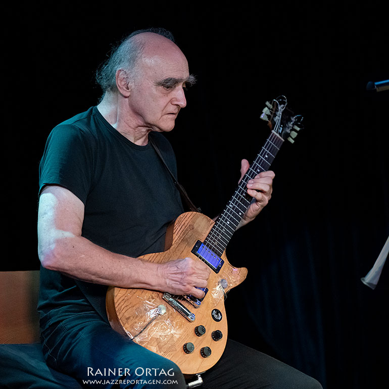 Joe Sachse mit Gitarre im Pappelgarten Reutlingen 2026