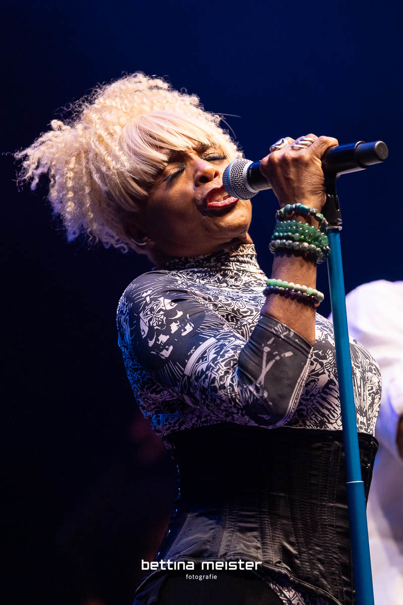 Mothers Finest beim Winterbacher Zeltspektakel 2026 Mothers Finest Sängerin Kennedy beim Winterbacher Zeltspektakel 2026