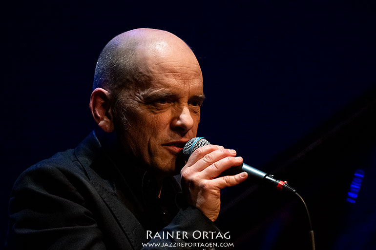 Tord Gustavsen am Mikrofon im Theaterhaus Stuttgart 2026