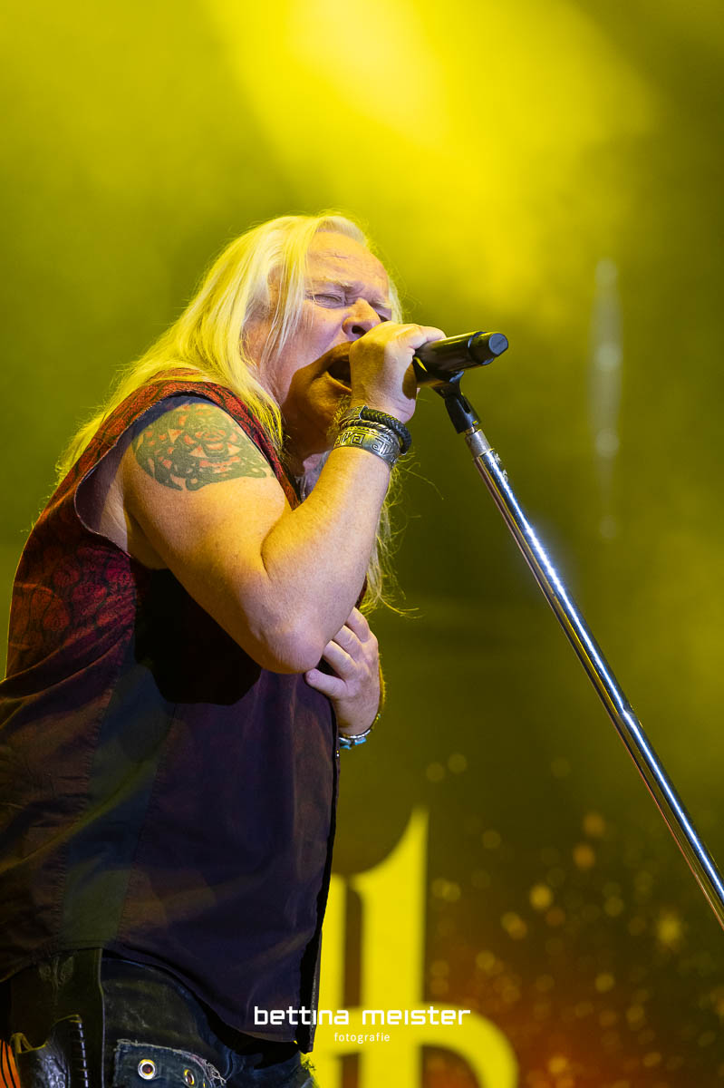 Uriah Heep beim Winterbach Zeltspektakel 2026 Uriah Heep Bernie Shaw brüllt beim Winterbach Zeltspektakel 2026