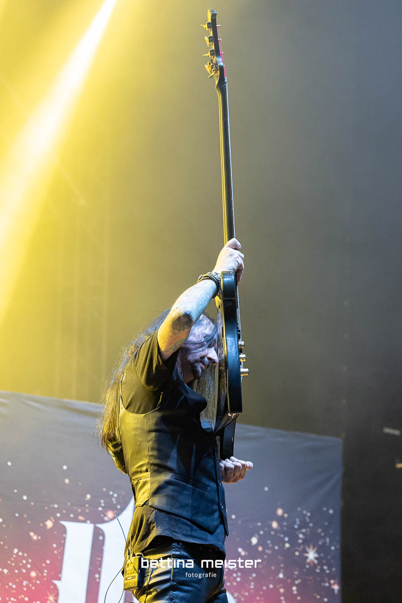 Uriah Heep beim Winterbach Zeltspektakel 2026 Uriah Heep Bassist in Action beim Winterbach Zeltspektakel 2026
