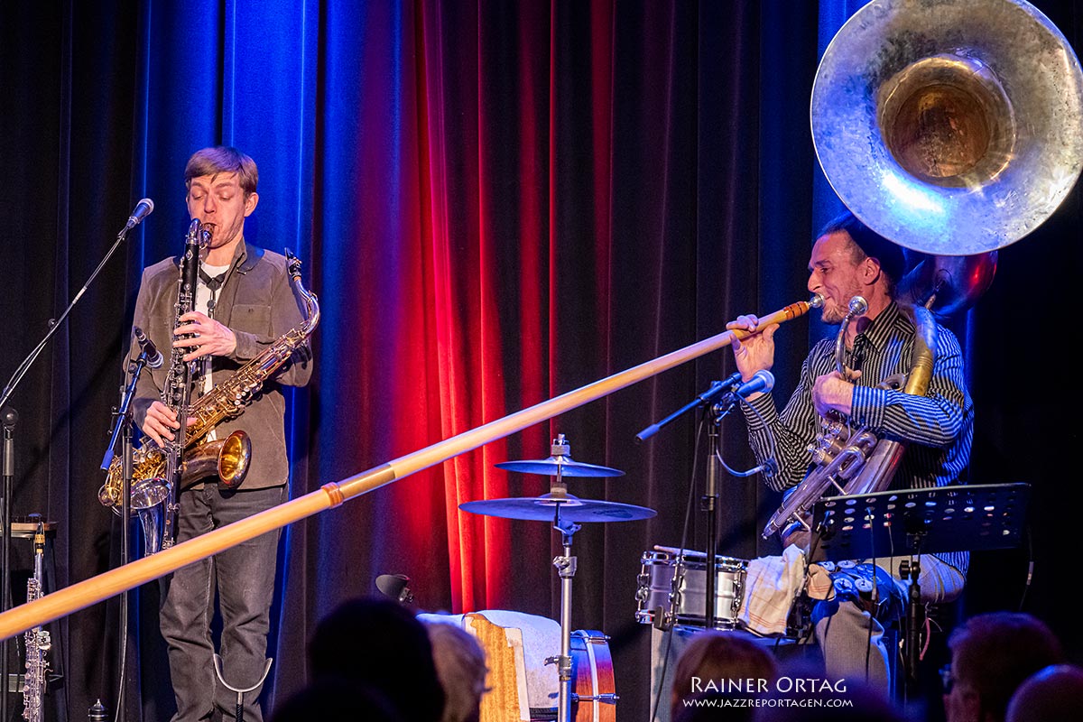 David Helbock´s Random/Control feat. Fola Dada im Mauerwerk Herrenberg 2026 Andreas Broger und Johannes Bär mit Alphorn im Mauerwerk Herrenberg 2026