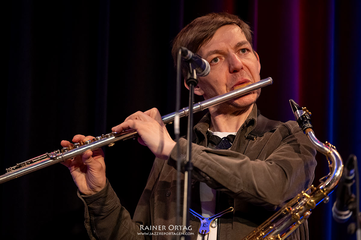 David Helbock´s Random/Control feat. Fola Dada im Mauerwerk Herrenberg 2026 Andreas Broger mit David Helbock´s Random/Control feat. Fola Dada im Mauerwerk Herrenberg 2026