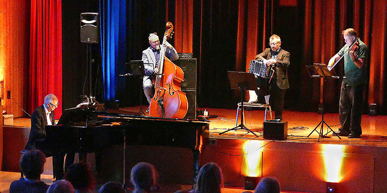 Die Band Berta Epple in der Aula des Schulzentrum Weil der Stadt 2026