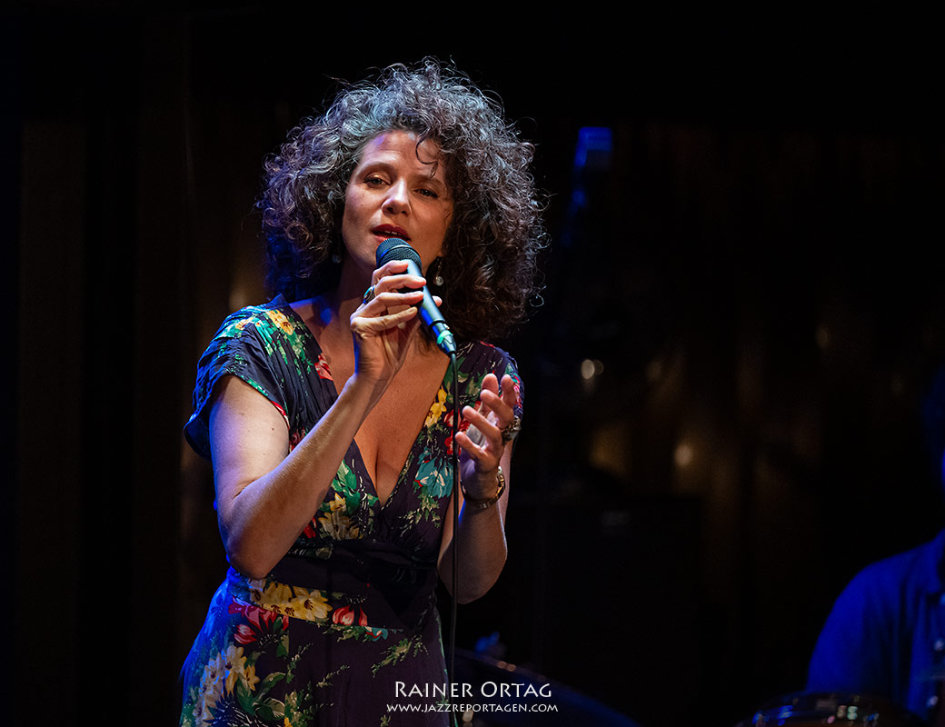 Cyrille Aimée im Jazzclub Bix Stuttgart 2026 Cyrille Aimée singt im Jazzclub Bix Stuttgart 2026