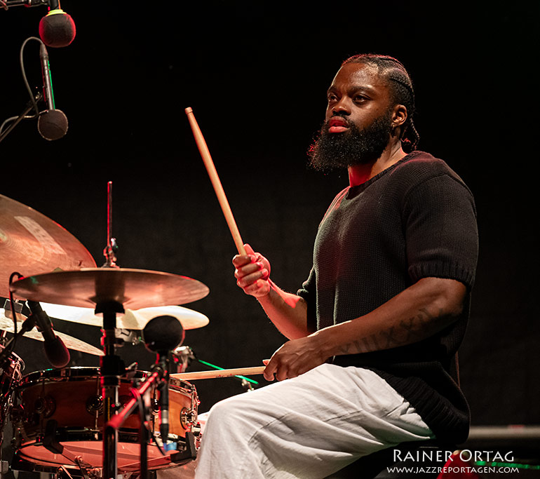 David Hawkins an den Drums auf der Waldbühne des Sudhaus Tübingen 2026