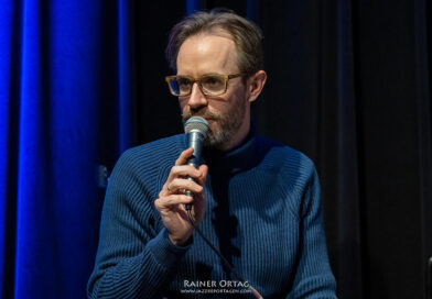 David Helbock moderiert Random/Control feat. Fola Dada im Mauerwerk Herrenberg 2026