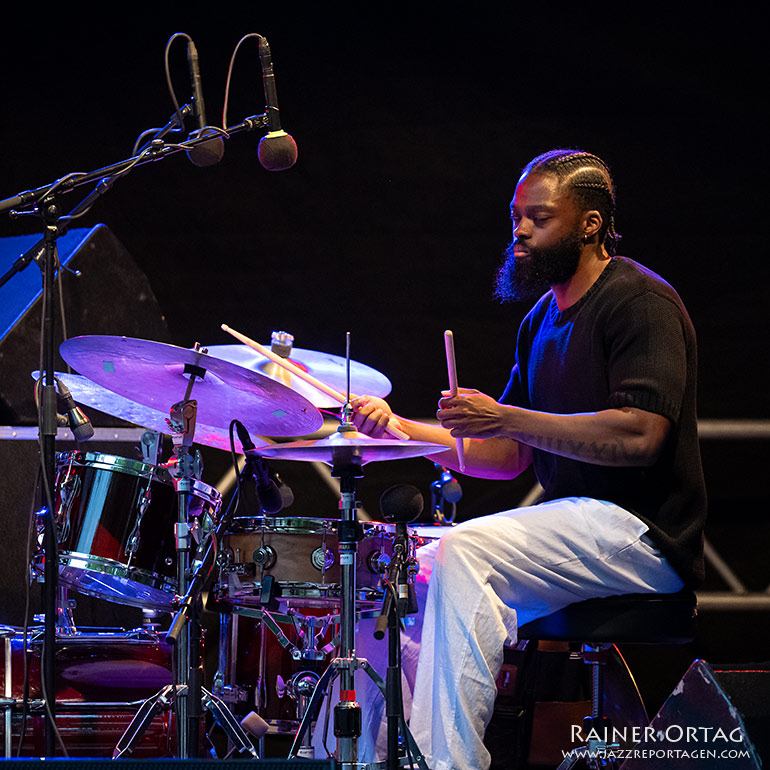 Drummer David Hawkins on stage beim Jazz Open Air im Sudhaus Tübingen Waldbühne 2026