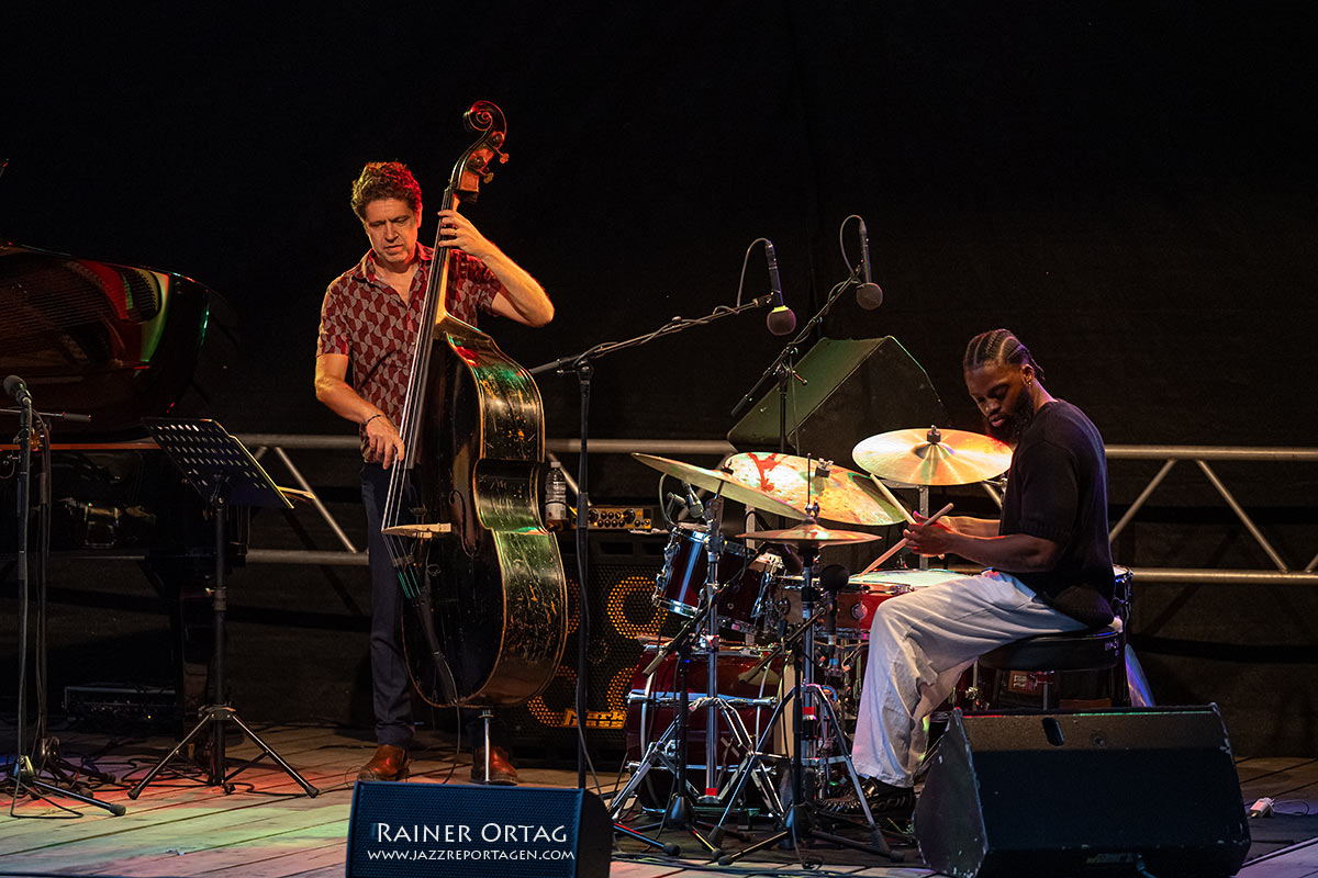 Joey Calderazzo Open Air Sudhaus Tübingen Waldbühne 2026 Orlando Le Fleming und David Hawkins beim Open Air Sudhaus Tübingen Waldbühne 2026