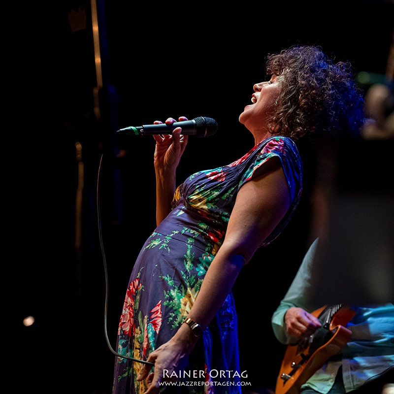 Cyrille Aimée im Jazzclub Bix Stuttgart 2026 Sängerin Cyrille Aimée im Jazzclub Bix Stuttgart 2026