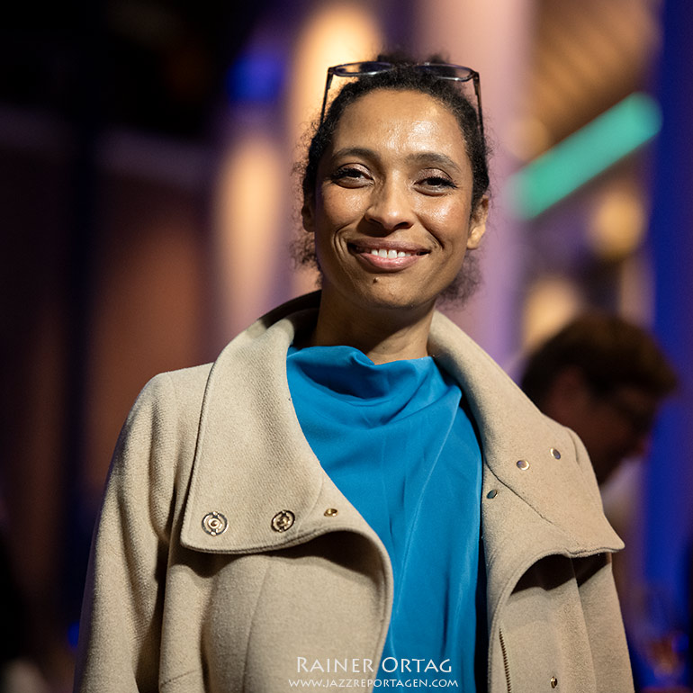 Tokunbo Akinro als Jurymitglied bei der Verleihung des Deutschen Jazzpreises 2026