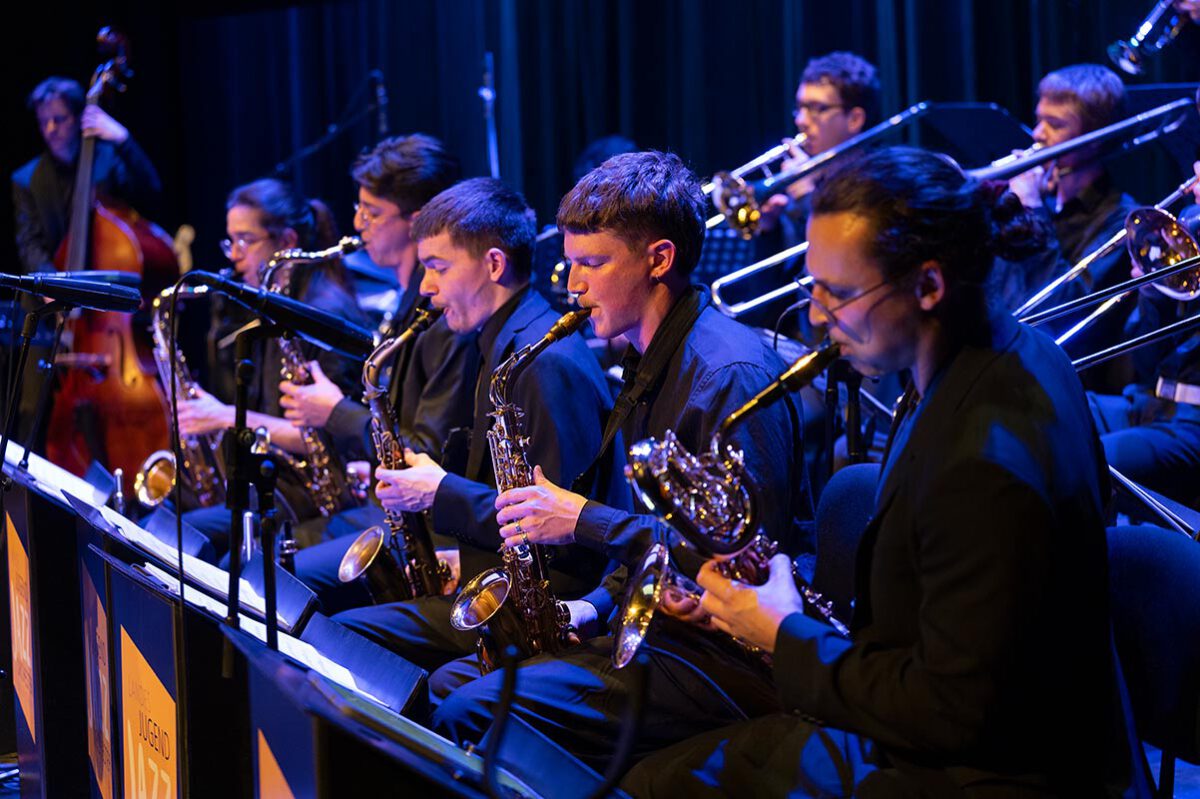 40 Jahre Jazzverband BW e.V., Jubiläumskonzert, Theaterhaus Stuttgart. JUGENDJAZZORCHESTER BW FEAT. CZICHOWSKY, HÜBNER, NEUHAUS, Dirigent Klaus Graf 40 Jahre Jazzverband BW e.V., Jubiläumskonzert, Theaterhaus Stuttgart. JUGENDJAZZORCHESTER BW FEAT. CZICHOWSKY, HÜBNER, NEUHAUS, Dirigent Klaus Graf