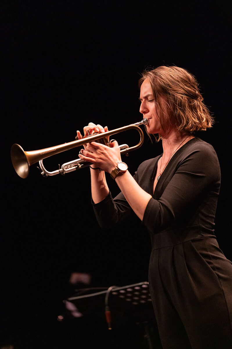 40 Jahre Jazzverband BW e.V., Jubiläumskonzert, Theaterhaus Stuttgart. JUGENDJAZZORCHESTER BW FEAT. CZICHOWSKY, HÜBNER, NEUHAUS, Dirigent Klaus Graf 40 Jahre Jazzverband BW e.V., Jubiläumskonzert, Theaterhaus Stuttgart. JUGENDJAZZORCHESTER BW FEAT. CZICHOWSKY, HÜBNER, NEUHAUS, Dirigent Klaus Graf