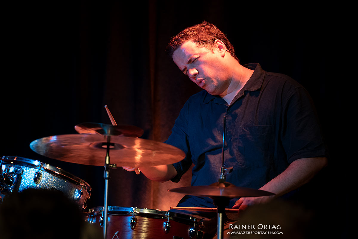 Joel Frahm Trio beim Jazzclub Tübingen im Club Voltaire 2026 Ernesto Cervini mit dem Joel Frahm Trio beim Jazzclub Tübingen im Club Voltaire 2026
